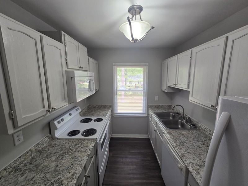 4452 Baxter Rd - Photo 3 of 12