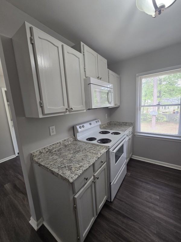 4452 Baxter Rd - Photo 5 of 12