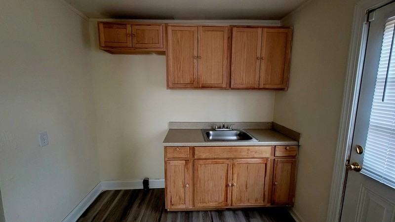 3501 Meadowbridge Rd - Photo 3 of 11