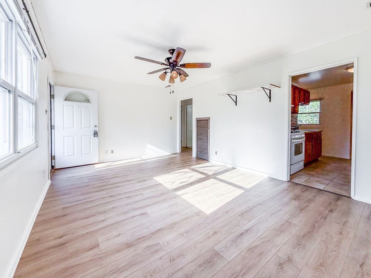 1201 S Lynn St - Photo 3 of 16