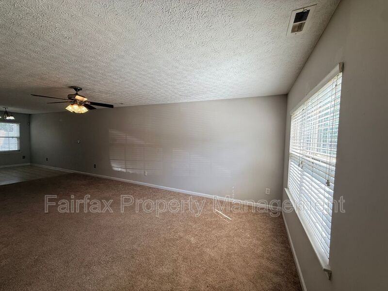 3131 Ivey Wood Ln - Photo 3 of 20