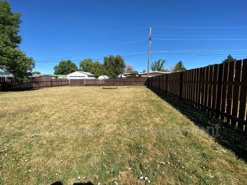 1305 14th Ave S - Photo 4 of 40