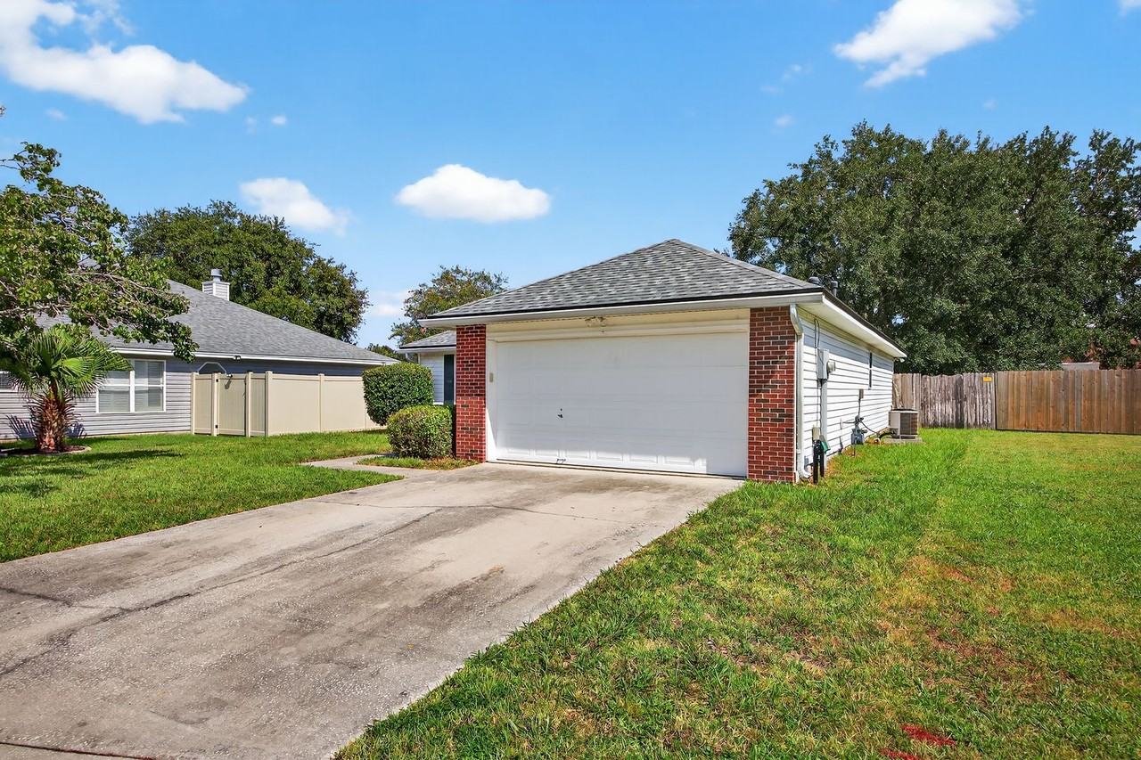 11048 Stutz Ct - Photo 3 of 17