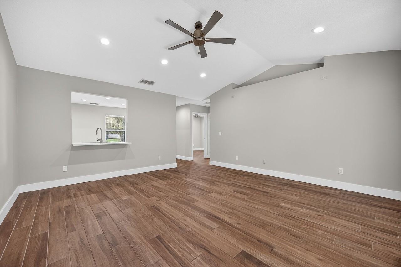 11048 Stutz Ct - Photo 5 of 17