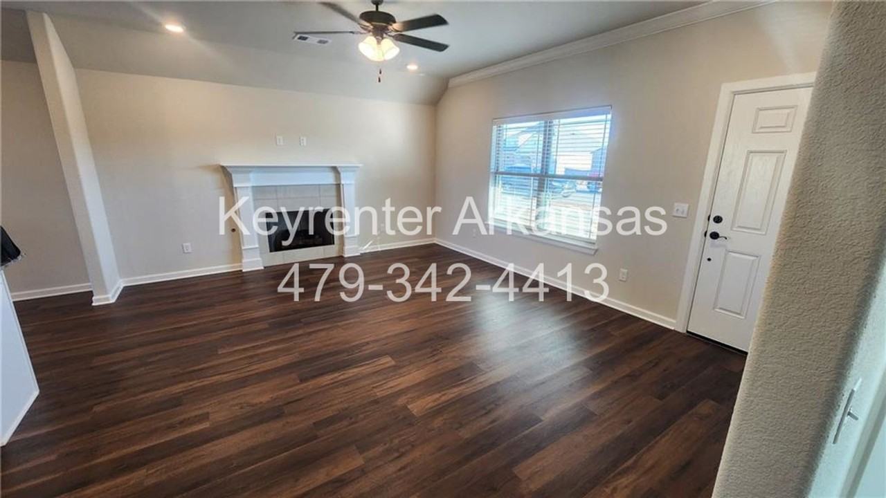 145 N Hinsdale Ave - Photo 2 of 14