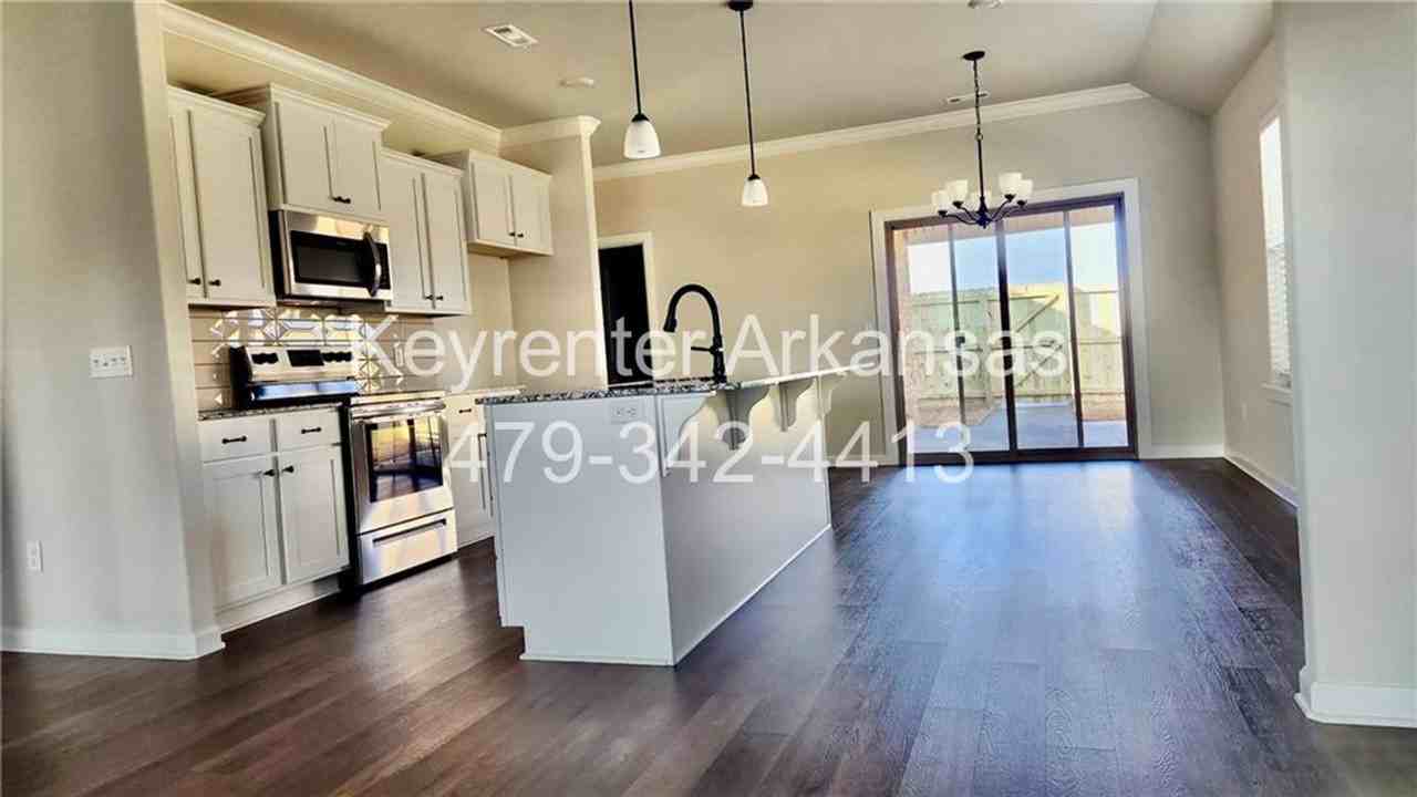 145 N Hinsdale Ave - Photo 4 of 14
