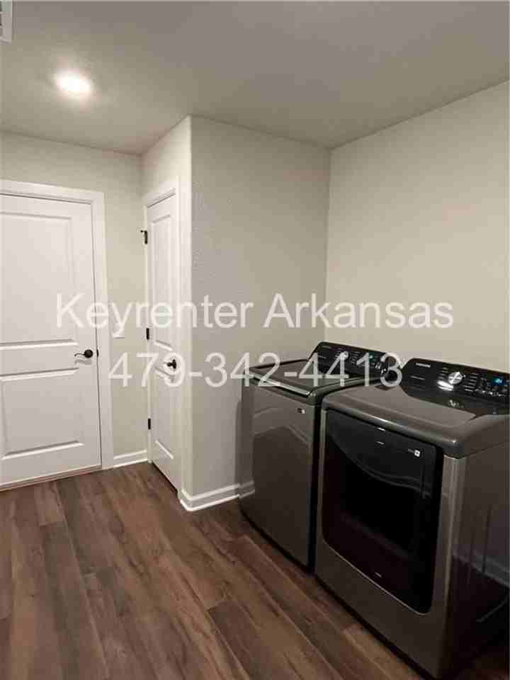 145 N Hinsdale Ave - Photo 6 of 14