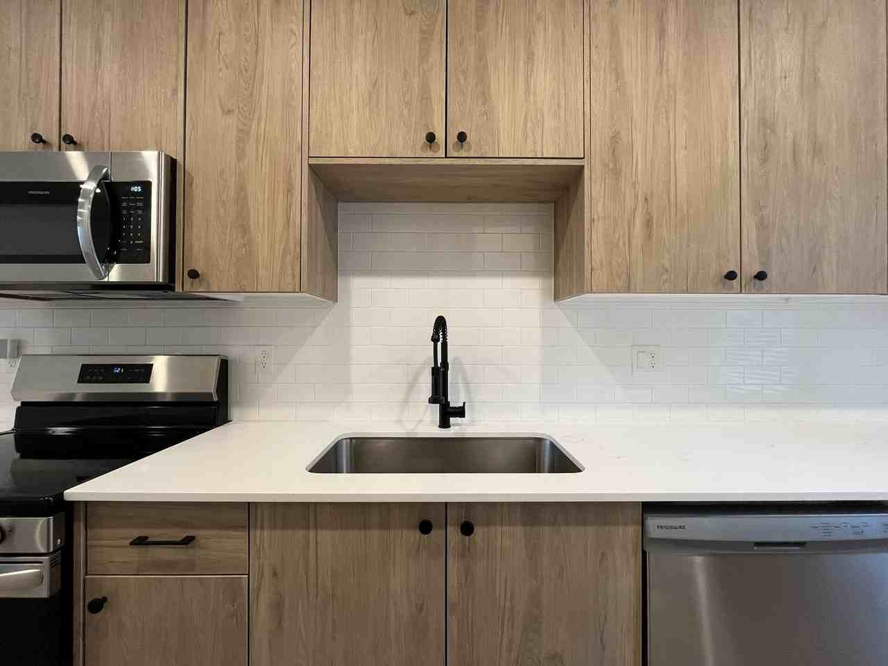 5877 Ne Prescott St - Photo 6 of 27