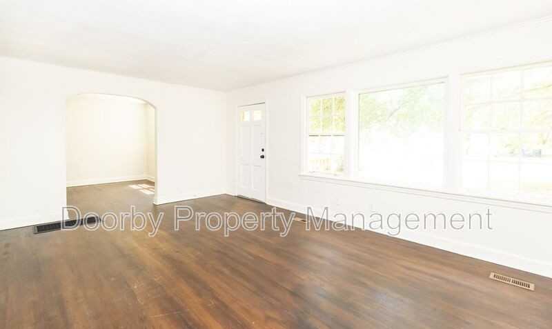 4709 Colonial Dr - Photo 3 of 12