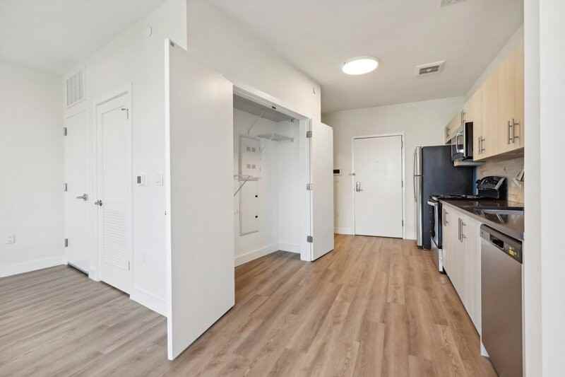 419 49S Day St. - Photo 4 of 12