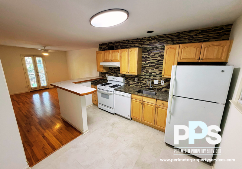 615 Boulevard Se #8 - Photo 2 of 8