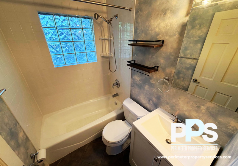615 Boulevard Se #8 - Photo 5 of 8