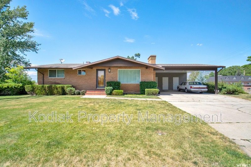 4099 Madison Ave - Photo 2 of 37