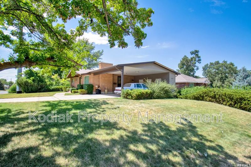 4099 Madison Ave - Photo 3 of 37