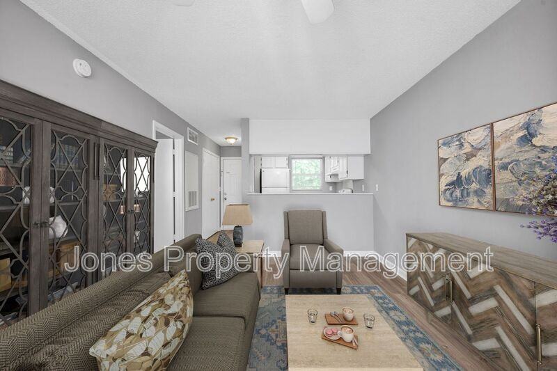 305 Country Club Dr Ne Apt U - Photo 4 of 12