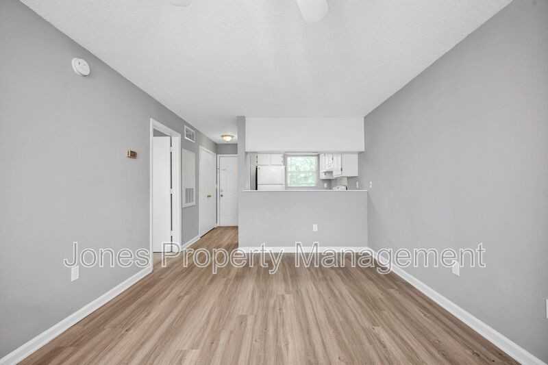 305 Country Club Dr Ne Apt U - Photo 5 of 12