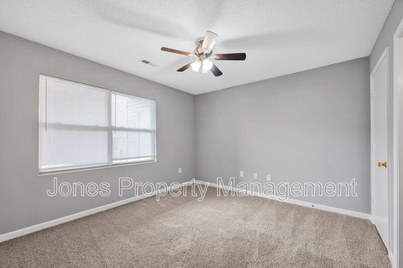 305 Country Club Dr Ne Apt U - Photo 7 of 12