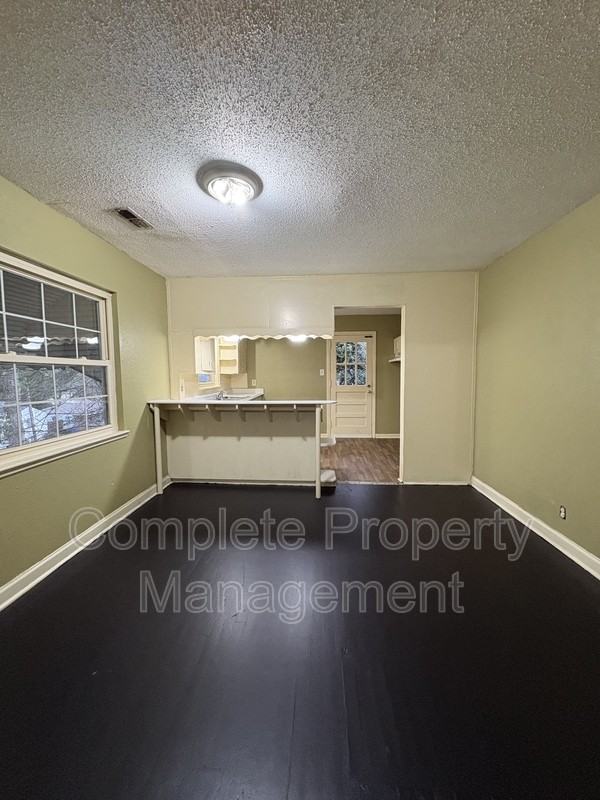 7801 Vienna Ave - Photo 6 of 20