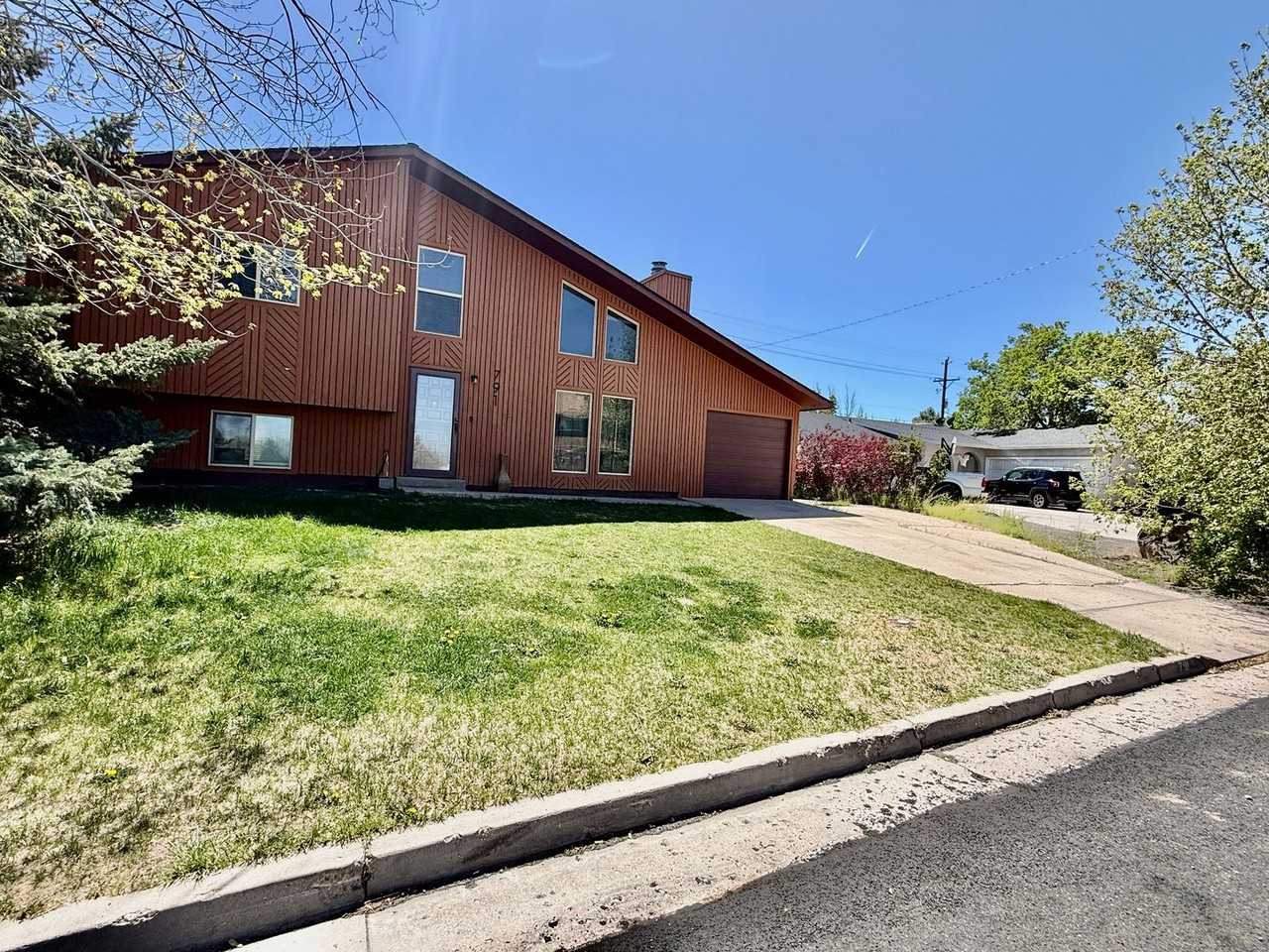 791 W Mountain View Dr - Photo 3 of 46