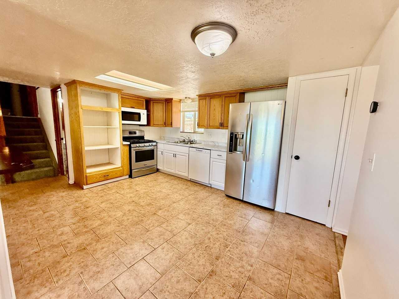 791 W Mountain View Dr - Photo 7 of 46