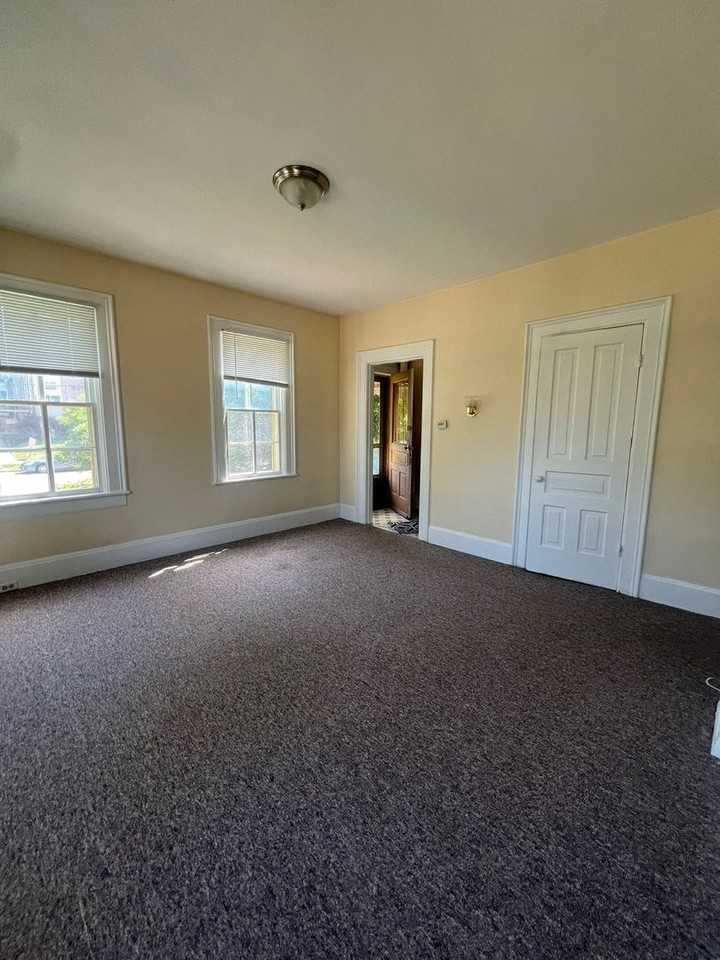 714 W Madison St - Photo 2 of 8