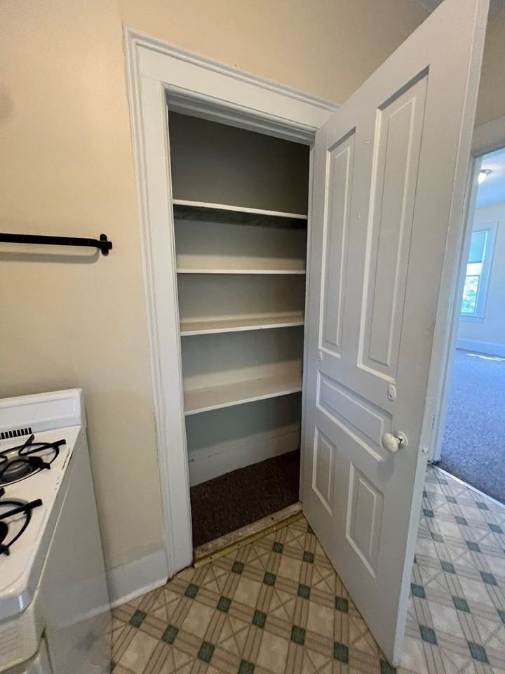 714 W Madison St - Photo 5 of 8