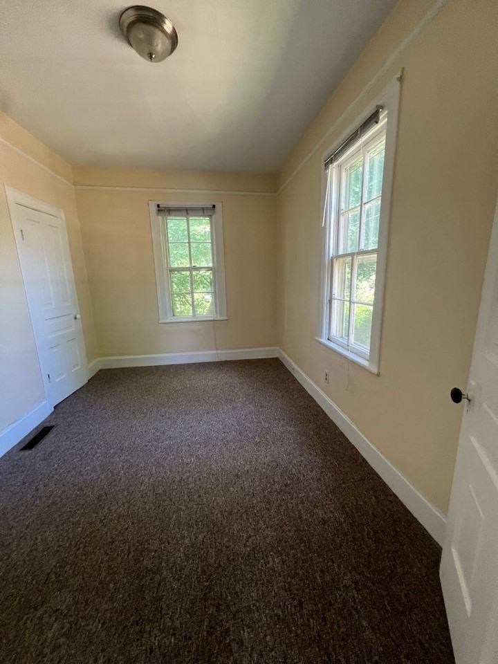 714 W Madison St - Photo 6 of 8