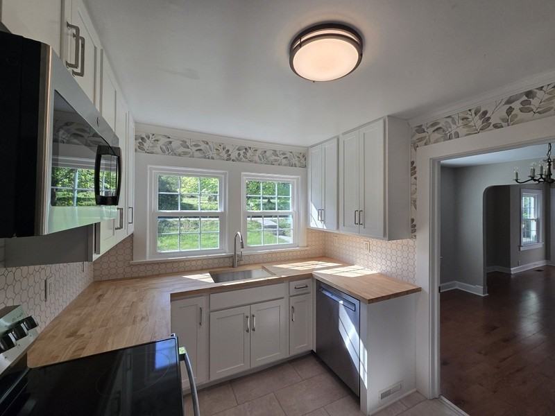 4094 University Dr #A - Photo 6 of 16