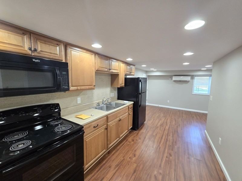 4094 University Dr #B - Photo 2 of 9