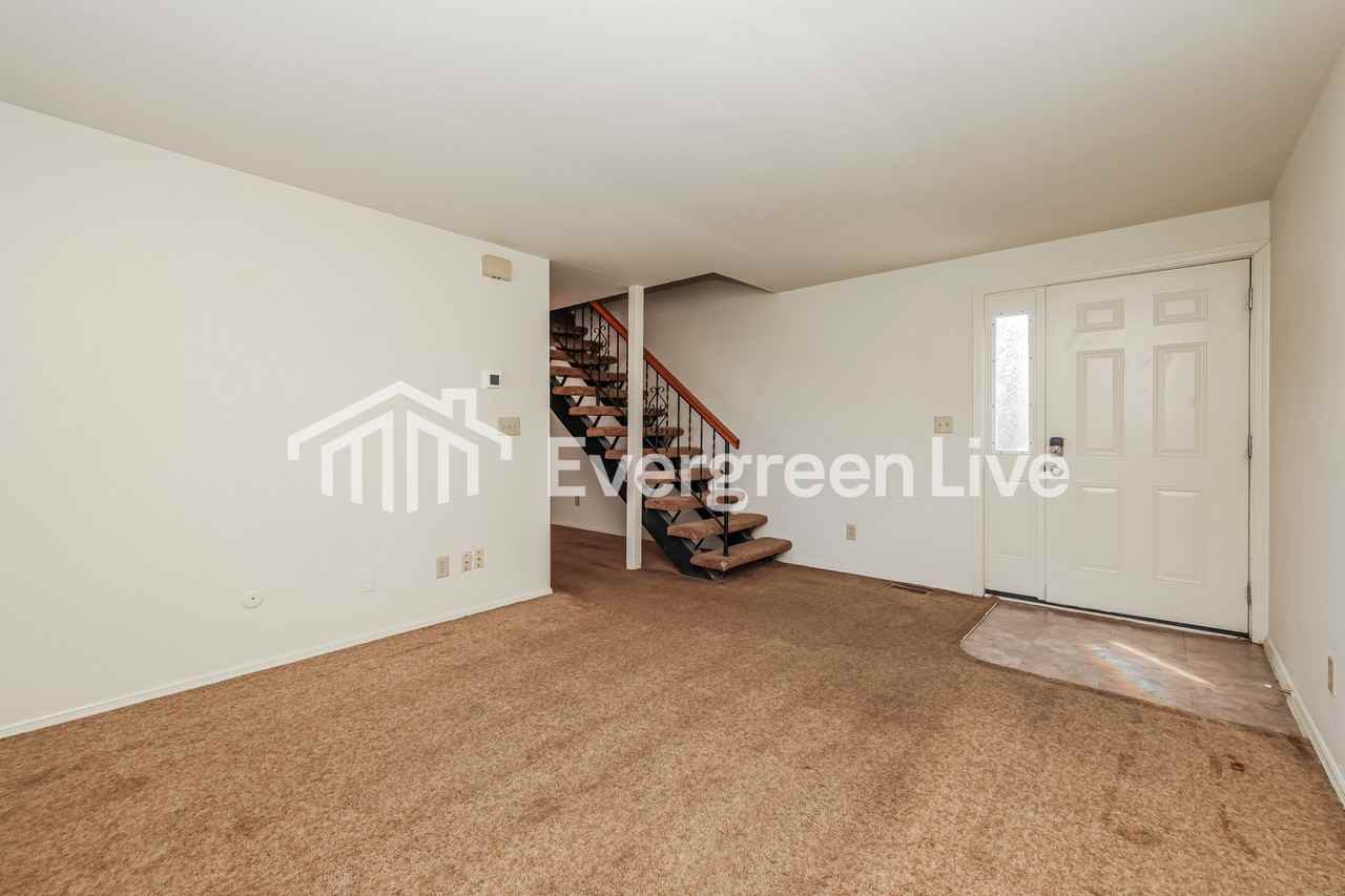 7550 Mount Whitney St - Photo 4 of 12