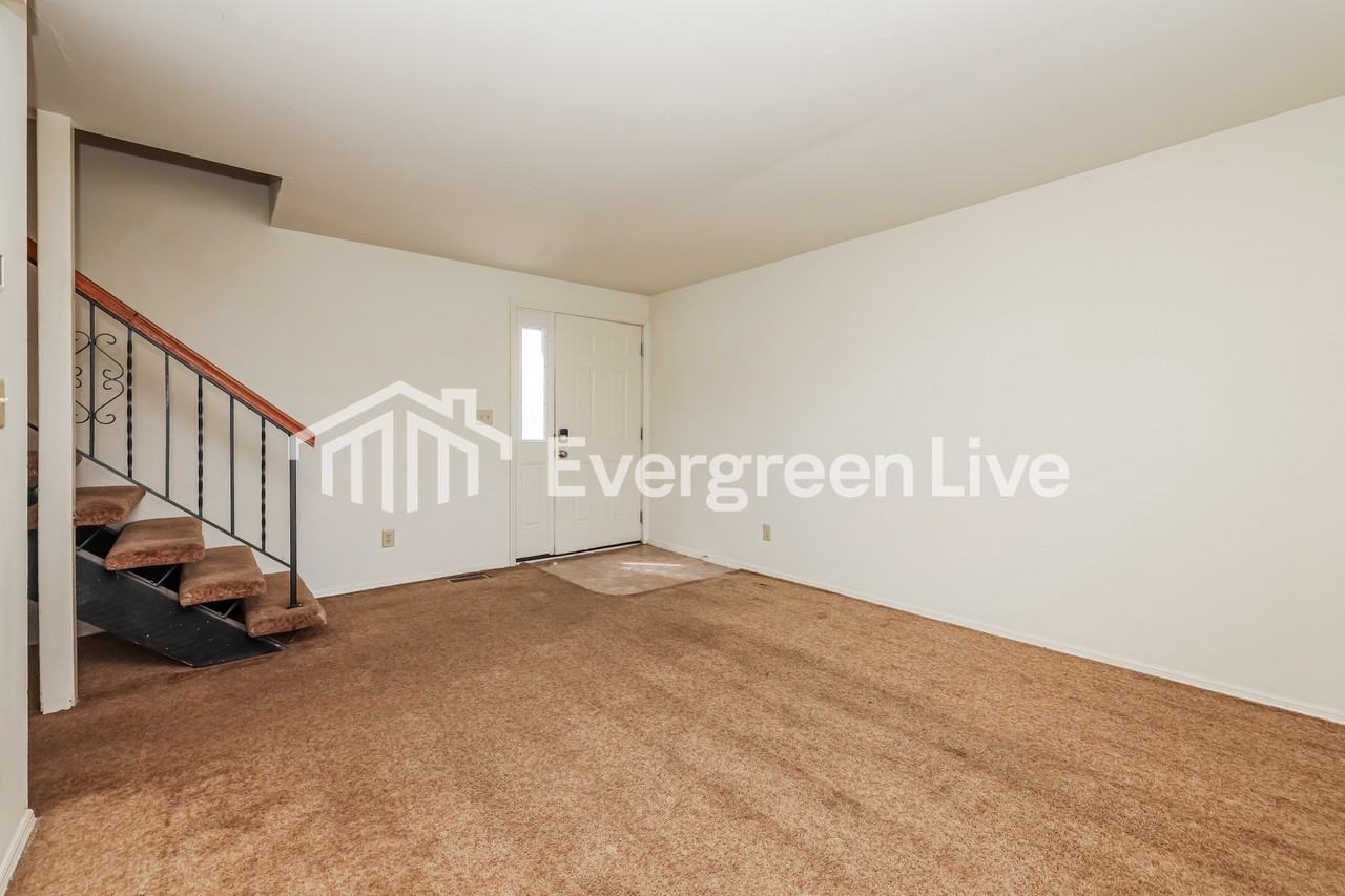 7550 Mount Whitney St - Photo 5 of 12