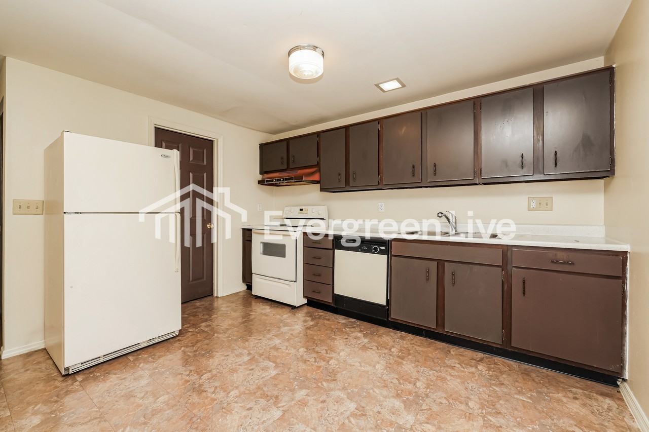 7550 Mount Whitney St - Photo 7 of 12