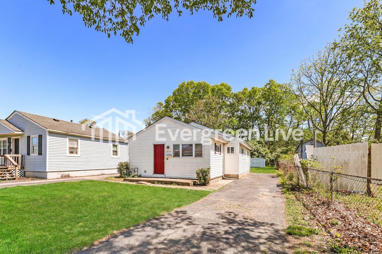 2712 Holman St - Photo 2 of 15