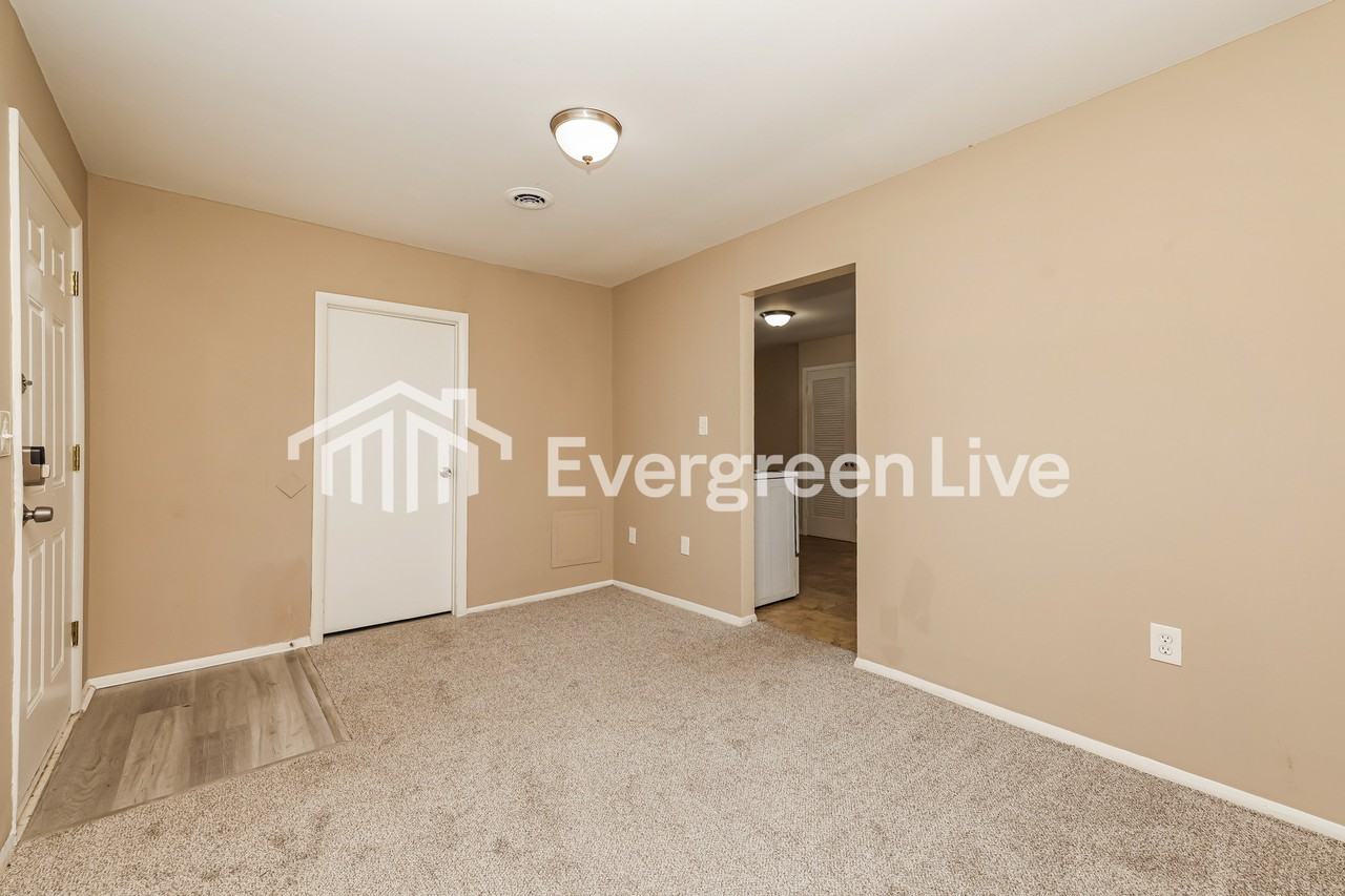 2712 Holman St - Photo 4 of 15