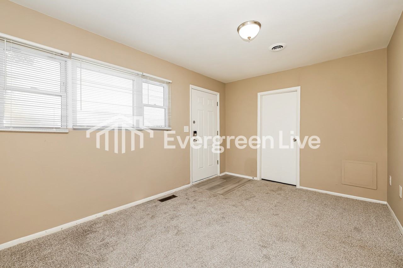 2712 Holman St - Photo 5 of 15