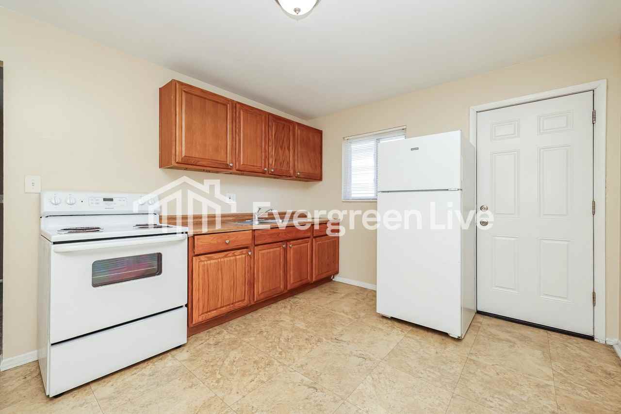 2712 Holman St - Photo 6 of 15