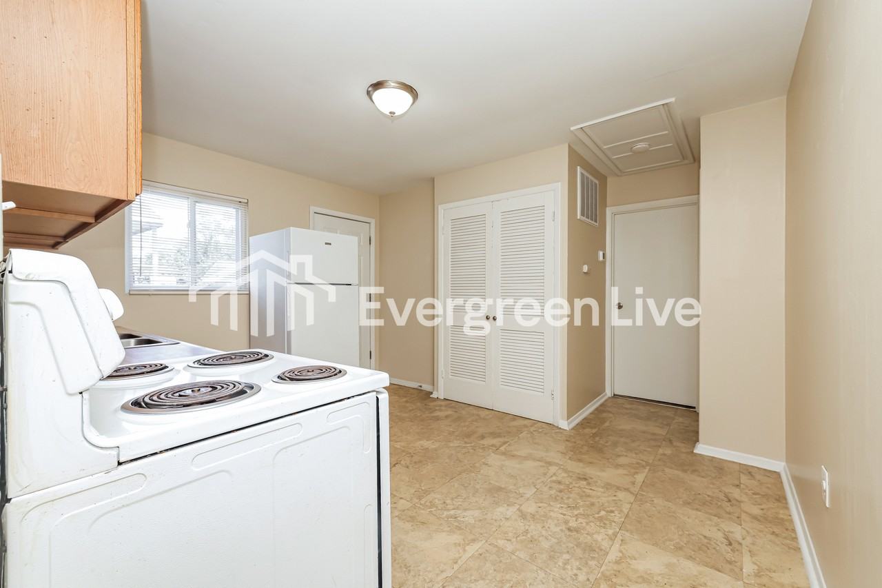 2712 Holman St - Photo 7 of 15