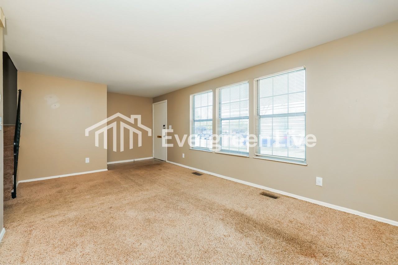 7506 Mount Whitney St - Photo 4 of 15