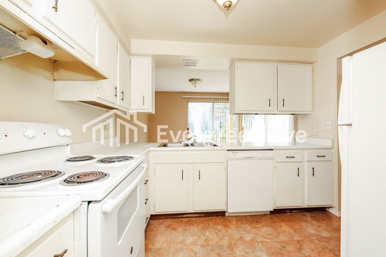 7506 Mount Whitney St - Photo 6 of 15
