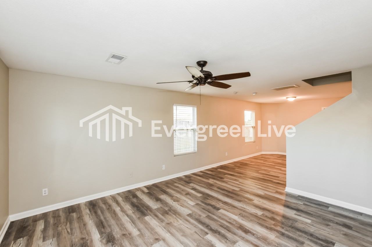 122 Cloverbrook Dr - Photo 4 of 15