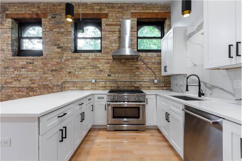 2701 W Thomas St #1R - Photo 2 of 33