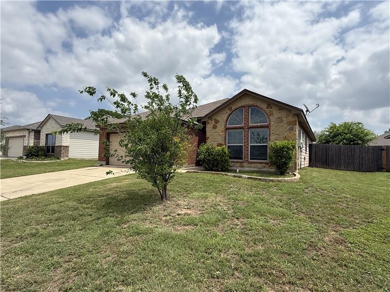 531 Parkfield Ln - Photo 4 of 35