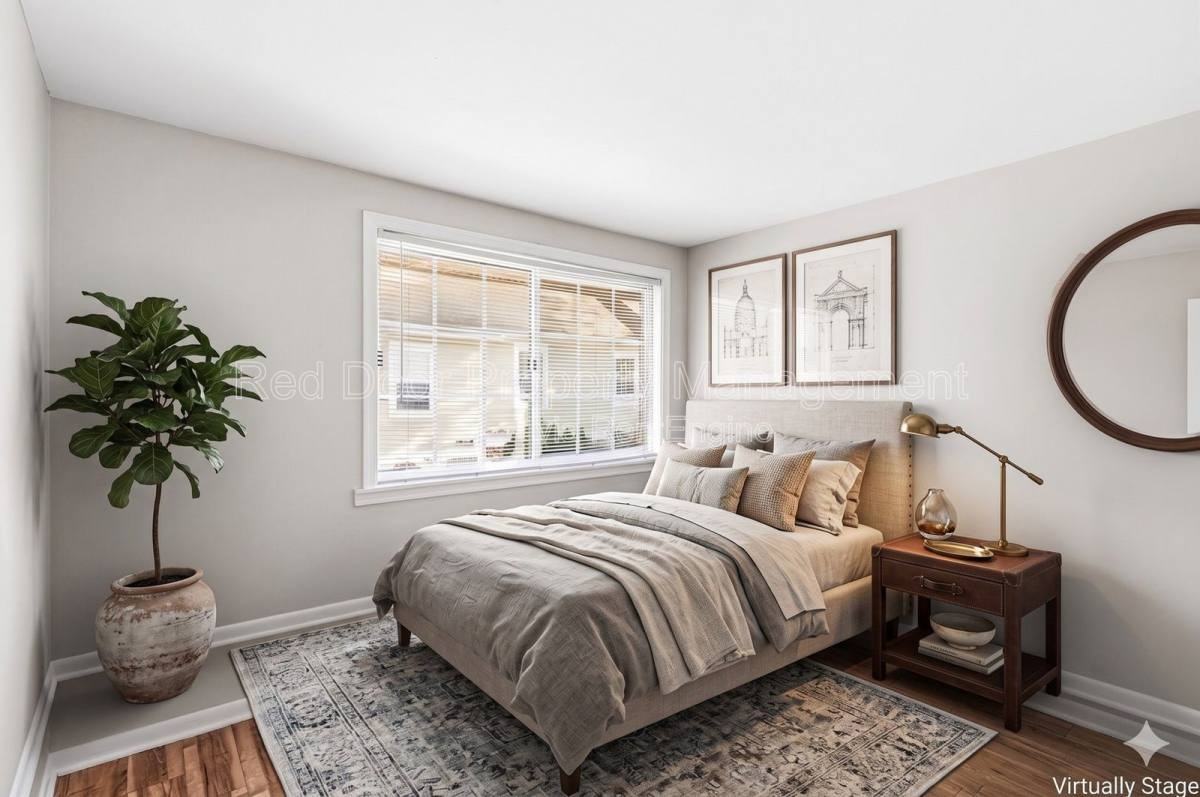 335 1st Ave Nw #2 - Photo 3 of 10