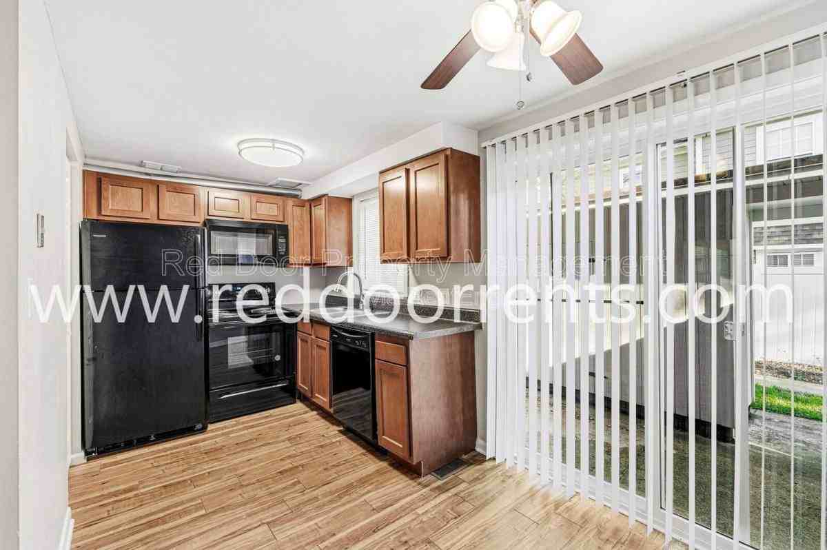 335 1st Ave Nw #2 - Photo 5 of 10