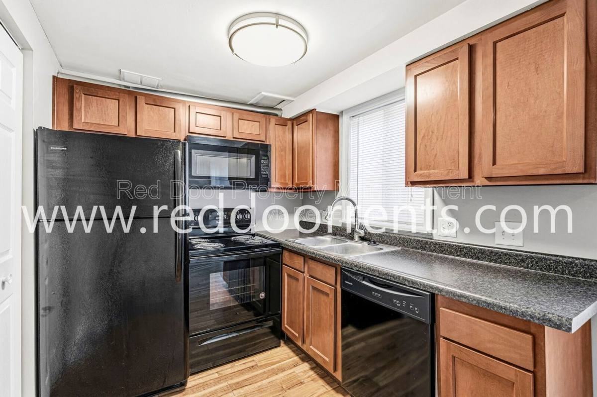 335 1st Ave Nw #2 - Photo 6 of 10