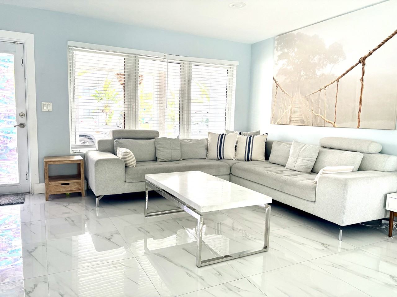 5770 Northeast 18th Avenue - Photo 4 of 7