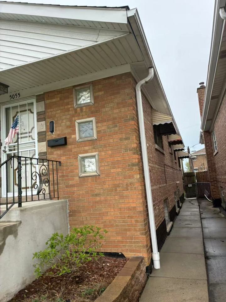 5055 S Kilbourn Ave #1 - Photo 3 of 35