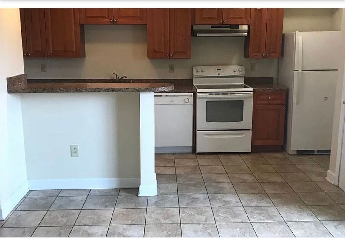 19501 E 40th Dr - Photo 2 of 3