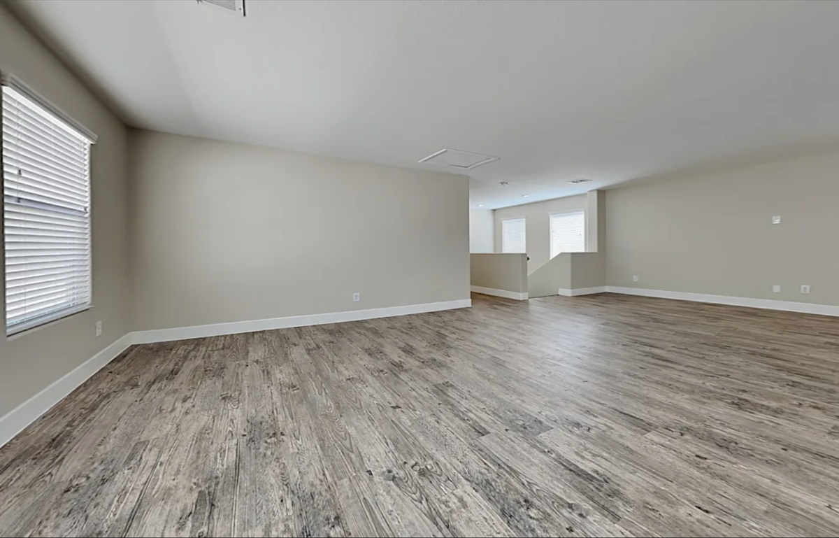 19501 E 40th Dr - Photo 3 of 3