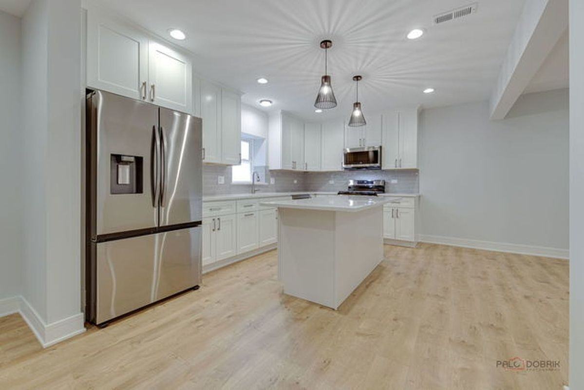 1746 N California Ave - Photo 4 of 14